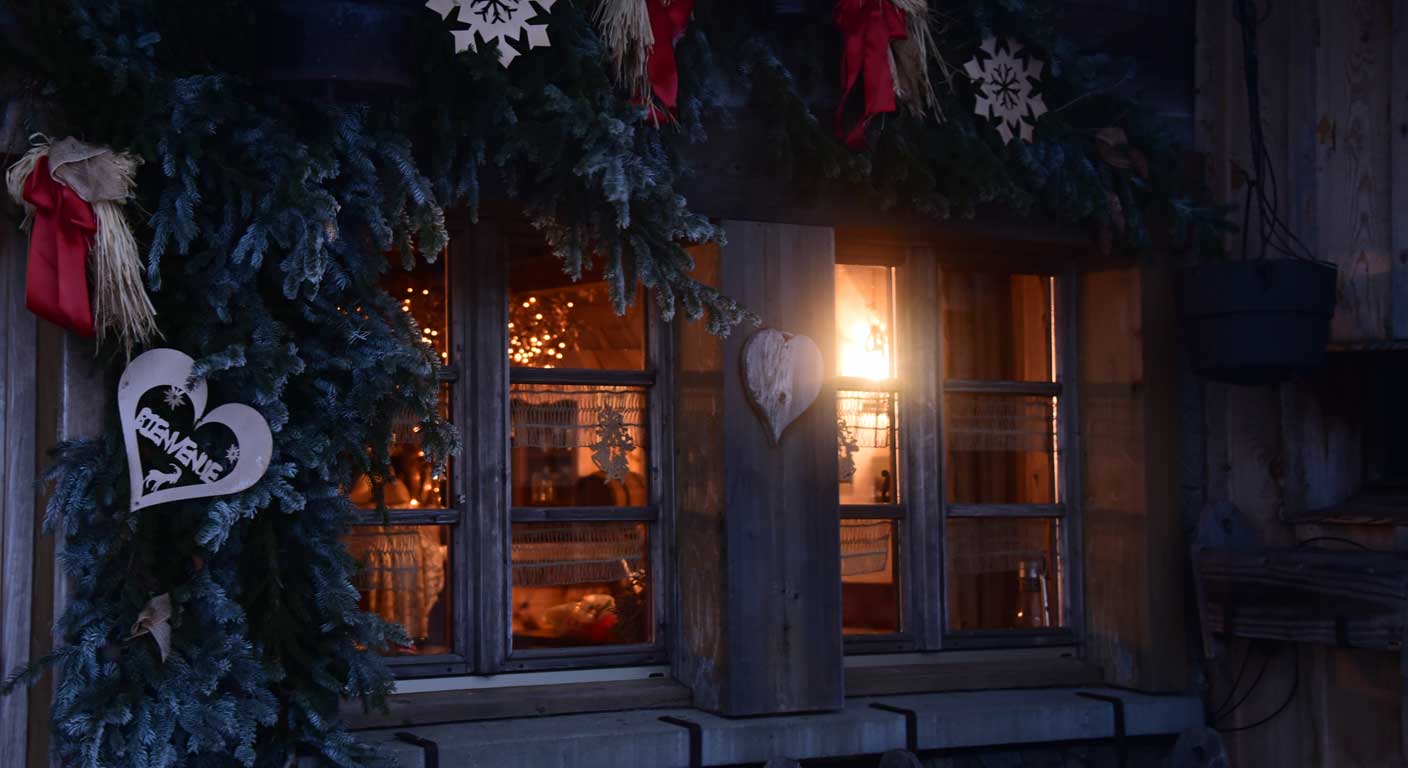 belle terrasse ensoleillée restaurant situé sur la plaine de Dran sur la plateau des Glières, sur les pistes de ski de fond. arvimedia