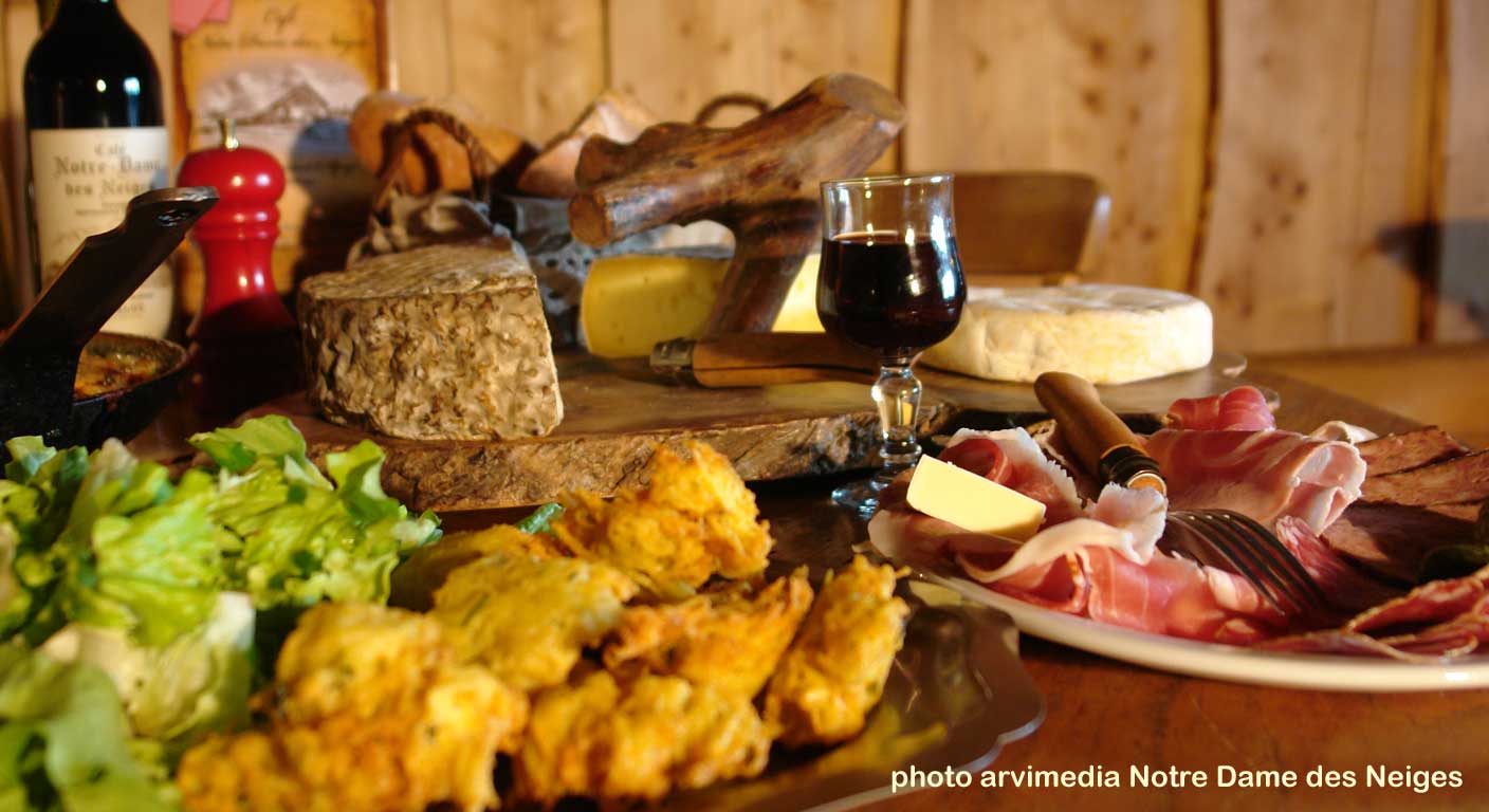 le restaurant notre dame des neiges est ouvert toute l'année et vous sert un repas unique à base de produits fermiers de Haute Savoie arvimedia