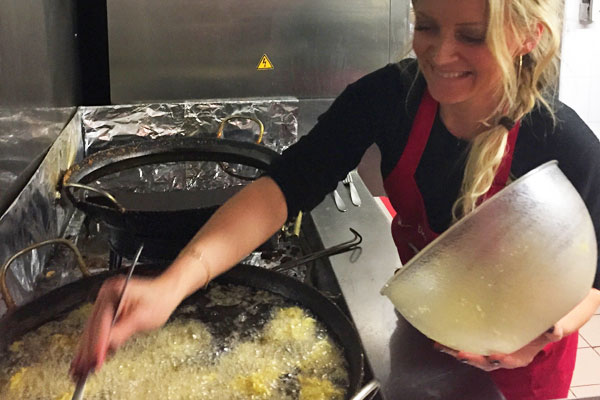Salle du restaurant Notre Dame des Neiges Plateau des Glières Salle du restaurant Notre Dame des Neiges Plateau des Glières repas unique ouvert toute l'année