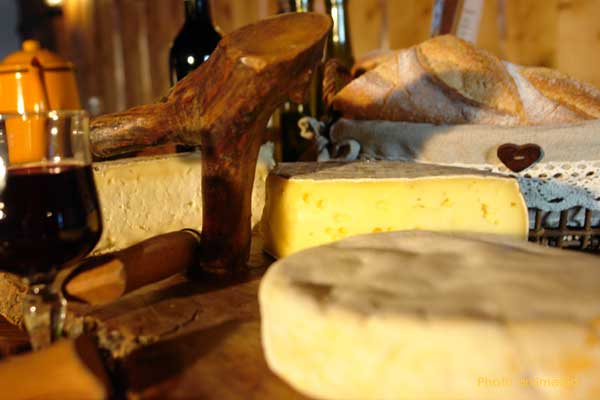 Plateau de fromage de Savoie tomme reblochon Joli plateau de fromage de Haute Savoie,