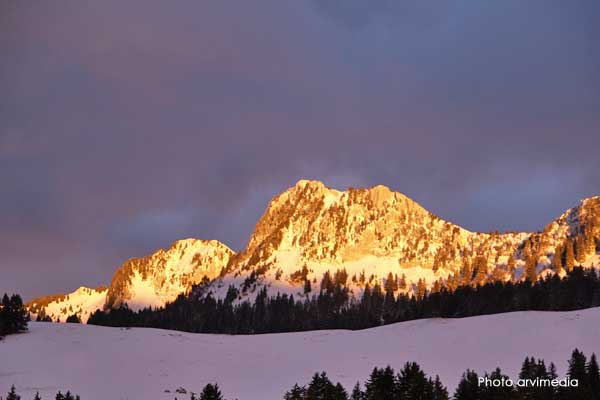 Magnifique paysage de montagne plateau des Glières en Haute Savoie arvimedia
