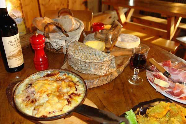 Repas du montagnard Gite Notre Dame des Neige Le repas des montagnards, rien de tel après une bonne rando... Restaurant situé sur le plateau des Glières en Haute Savoie arvimedia